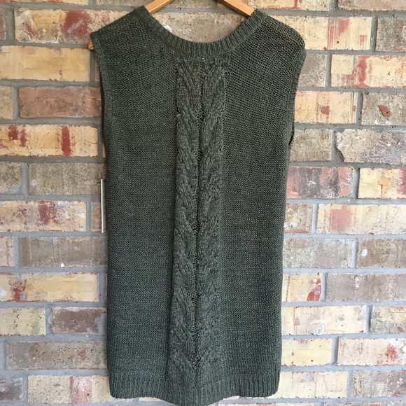 Cyrus Olive Sweater Vest Size L - Picture 2 of 4